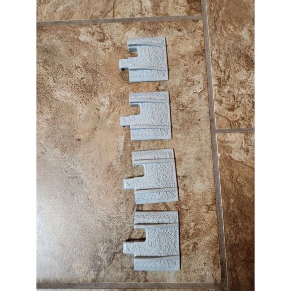 Fisher-Price Geo Trax Column Risers – Gray Track Pieces Assortment - Picture 5 of 7